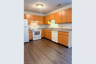 1898 Springfield Lake Boulevard #105, Akron, OH 44312 - Photo 3