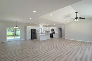 136 S Chestnut St, Gnadenhutten, OH 44629 - Photo 5