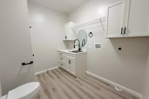 136 S Chestnut St, Gnadenhutten, OH 44629 - Photo 23
