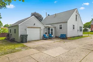 1612 Cherry Ave NE, Canton, OH 44714 - Photo 3