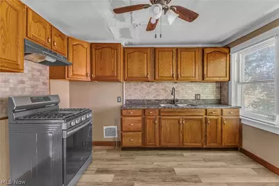 422 5th Street, Struthers, OH 44471 - Photo 9