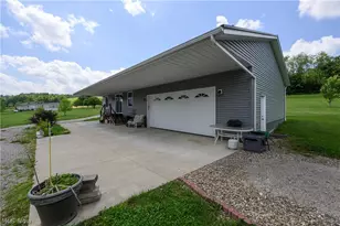9427 Stonecreek Rd SW, Newcomerstown, OH 43832 - Photo 5