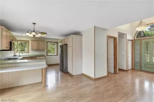 30111 Bonnie View Dr, Wickliffe, OH 44092 - Photo 7