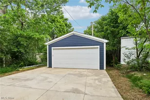 3621 Glencairn Rd, Huber Heights, OH 44122 - Photo 31