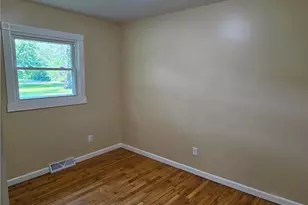 10024 Cummins Ln, Deerfield, OH 44411 - Photo 9