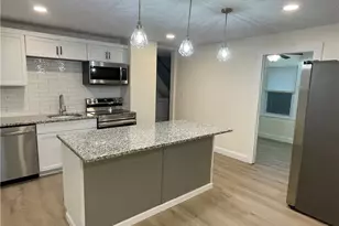 2218 W 30th St, Loveland, OH 44113 - Photo 5