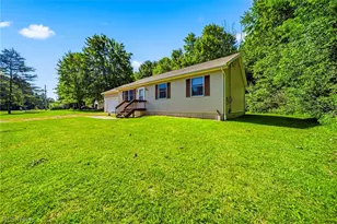 1682 Sugar Creek Creek, Rock Creek, OH 44084 - Photo 3