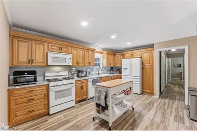 5923 Mills Creek Lane, North Ridgeville, OH 44039 - Photo 7