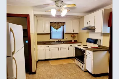 1059 W 14th Street, Lorain, OH 44052 - Photo 9