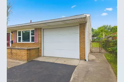 2457 Cathy Drive NE, Canton, OH 44705 - Photo 3
