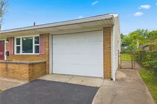 2457 Cathy Dr NE, Canton, OH 44705 - Photo 3