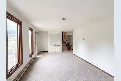 1015 Kingsway Drive, Lorain, OH 44052 - Photo 3