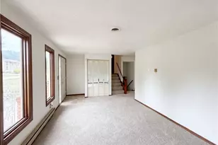 1015 Kingsway Dr, Lorain, OH 44052 - Photo 3