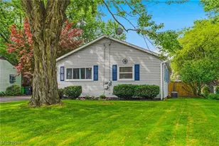 1122 Bel Air Dr NW, North Canton, OH 44720 - Photo 3