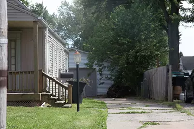 2580 E 37th Street, Lorain, OH 44055 - Photo 3