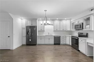 13113 Cleveland Ave NW, Uniontown, OH 44685 - Photo 9