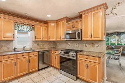 5379 Meadow Wood Boulevard, Lyndhurst, OH 44124 - Photo 7
