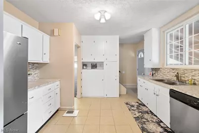 206 Bachtel Street SE, North Canton, OH 44720 - Photo 13