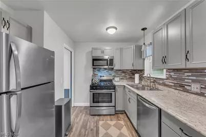 15473 Hummel Road, Brook Park, OH 44142 - Photo 5