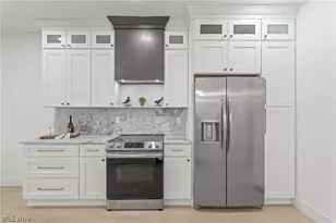 1422 W 77th St, Loveland, OH 44102 - Photo 9