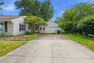 2200 Buena Vista Dr, Wickliffe, OH 44092 - Photo 3