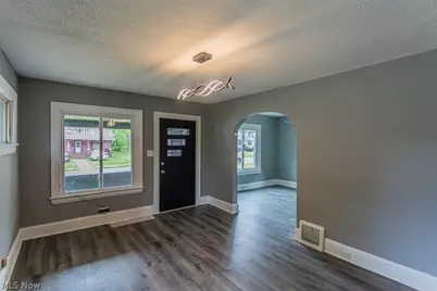 303 E Ravenwood Avenue, Youngstown, OH 44507 - Photo 7