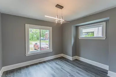 303 E Ravenwood Avenue, Youngstown, OH 44507 - Photo 9
