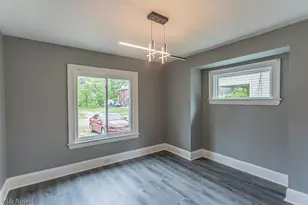 303 E Ravenwood Ave, Youngstown, OH 44507 - Photo 9