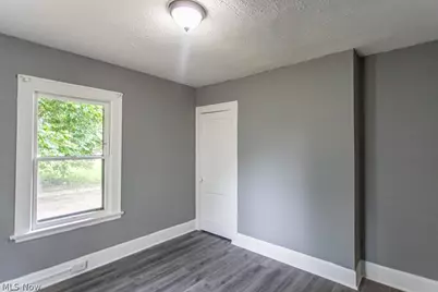 303 E Ravenwood Avenue, Youngstown, OH 44507 - Photo 13