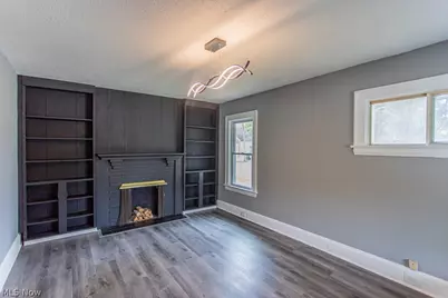 303 E Ravenwood Avenue, Youngstown, OH 44507 - Photo 5