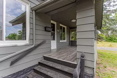303 E Ravenwood Avenue, Youngstown, OH 44507 - Photo 3