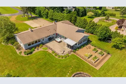 294 S Bayshore Drive, Columbiana, OH 44408 - Photo 5