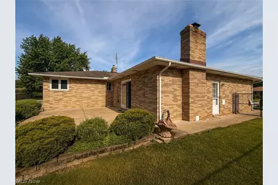 13665 Pawnee Trail, Middleburg Heights, OH 44130 - Photo 9