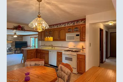 13665 Pawnee Trail, Middleburg Heights, OH 44130 - Photo 11