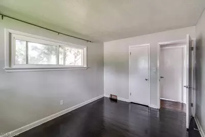 5833 Stumph Road, Parma Heights, OH 44130 - Photo 15