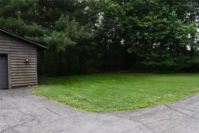 10566 Clapsaddle Avenue NE, Alliance, OH 44601 - Photo 23