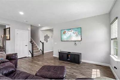 3207 Boettler Street NE, Canton, OH 44721 - Photo 5