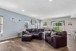 3207 Boettler St NE, Canton, OH 44721 - Photo 7