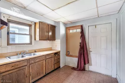 139 N Hazelwood Avenue, Youngstown, OH 44509 - Photo 15