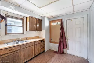 139 N Hazelwood Ave, Youngstown, OH 44509 - Photo 15