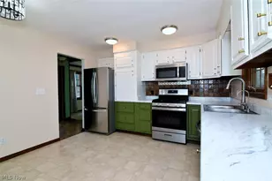 1585 Hemlock Dr, Ashtabula, OH 44004 - Photo 9