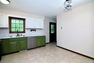 1585 Hemlock Dr, Ashtabula, OH 44004 - Photo 7