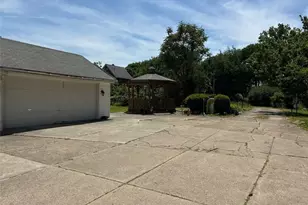 1440 Rockefeller Rd, Wickliffe, OH 44092 - Photo 3
