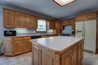 995 Clearview Drive SE, New Philadelphia, OH 44663 - Photo 5