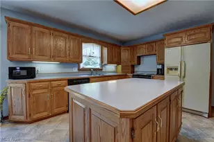 995 Clearview Dr SE, New Philadelphia, OH 44663 - Photo 5