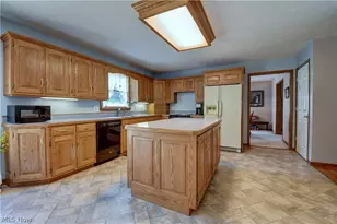 995 Clearview Dr SE, New Philadelphia, OH 44663 - Photo 7