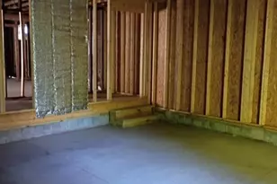 678 Moon St, Akron, OH 44307 - Photo 3