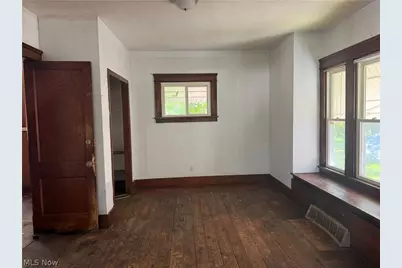 1049 W 12th Street, Lorain, OH 44052 - Photo 9