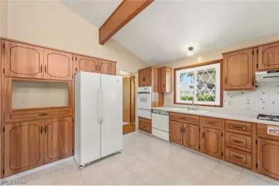 1226 Golden Gate Boulevard, Mayfield Heights, OH 44124 - Photo 9