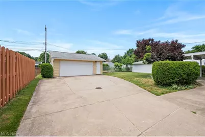1226 Golden Gate Boulevard, Mayfield Heights, OH 44124 - Photo 3